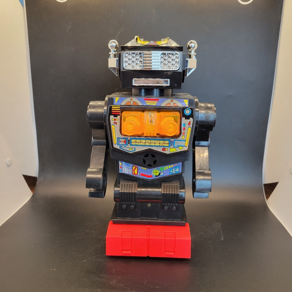 Toy Robot - Picture 2 of 3